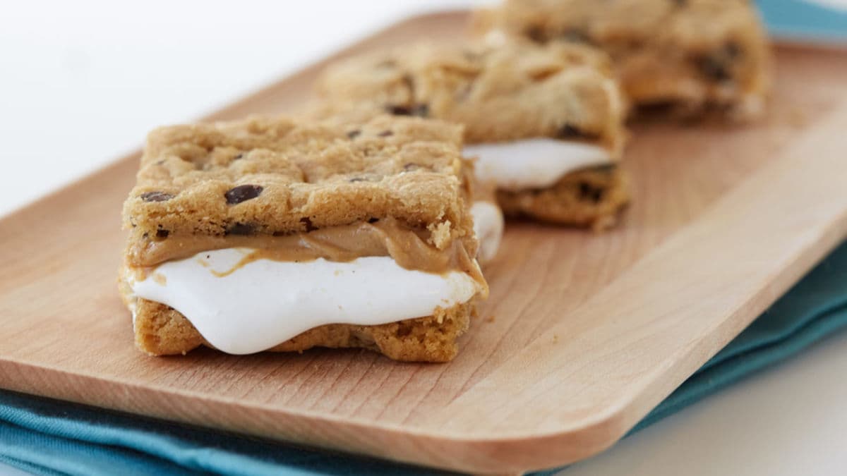 Fluffy Peanut Sandwich Bars
